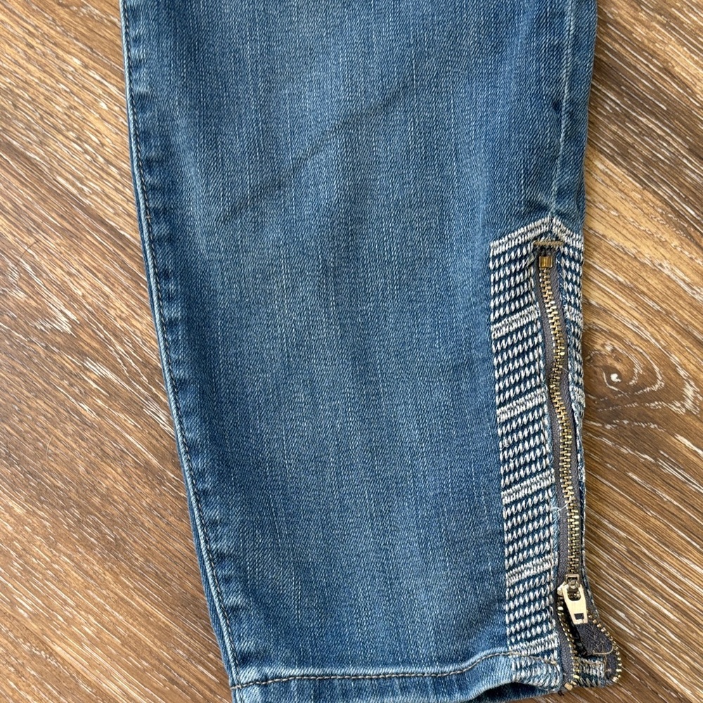 White House Black Market Distressed Blue relaxed Jeans 12L - Picture 5 of 13